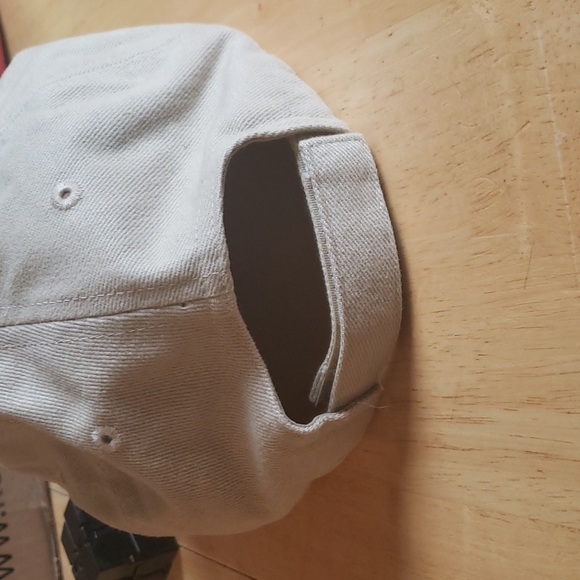 Cream colored hat - Picture 3 of 3